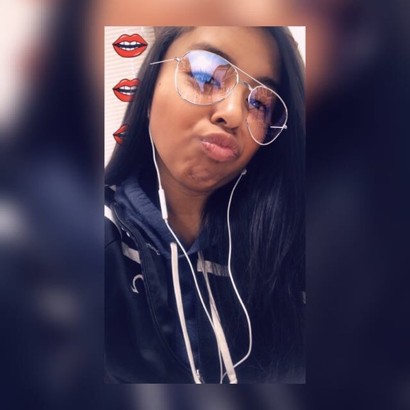 Meet your Posher, Brenda - Picture 2 of 2